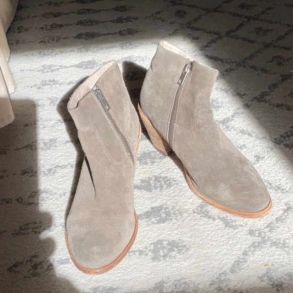 ALL SAINTS, Women’s Taupe Suede Side Zip Ankle Heeled Bootie. Size 38 (8). EUC - Picture 9 of 11